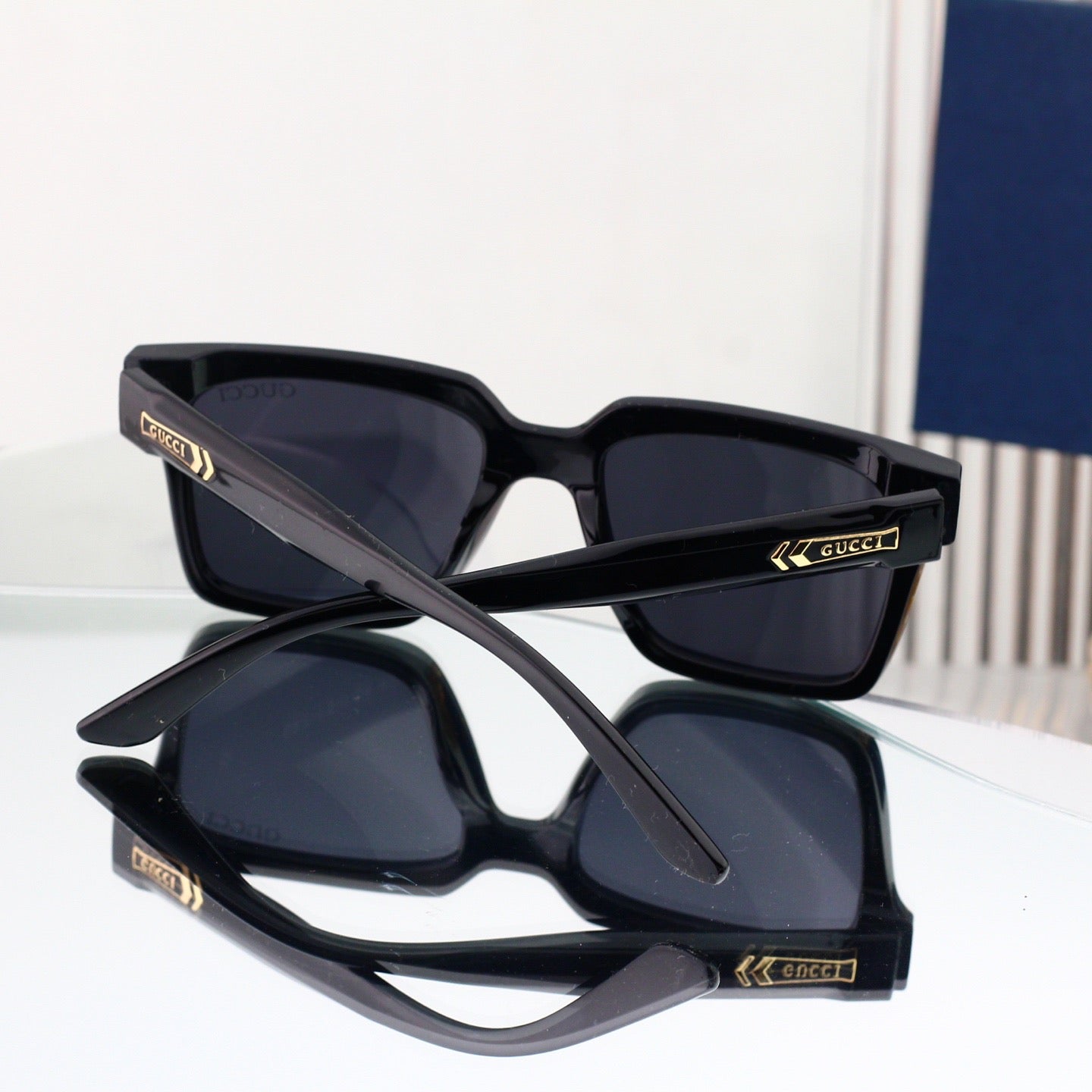 Clean Square Frame Sunglasses