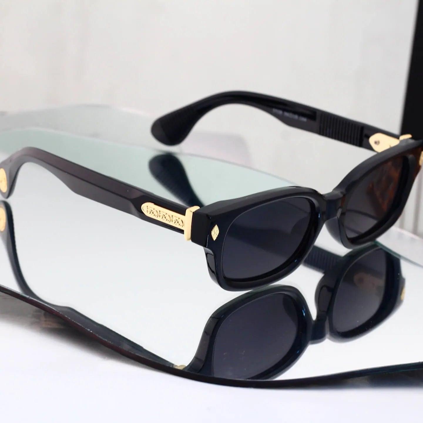 Classic Rivet Decor Rectangle Sunglasses