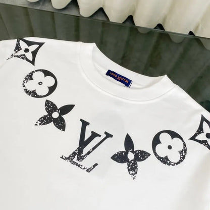 Classic Necklace T-shirt