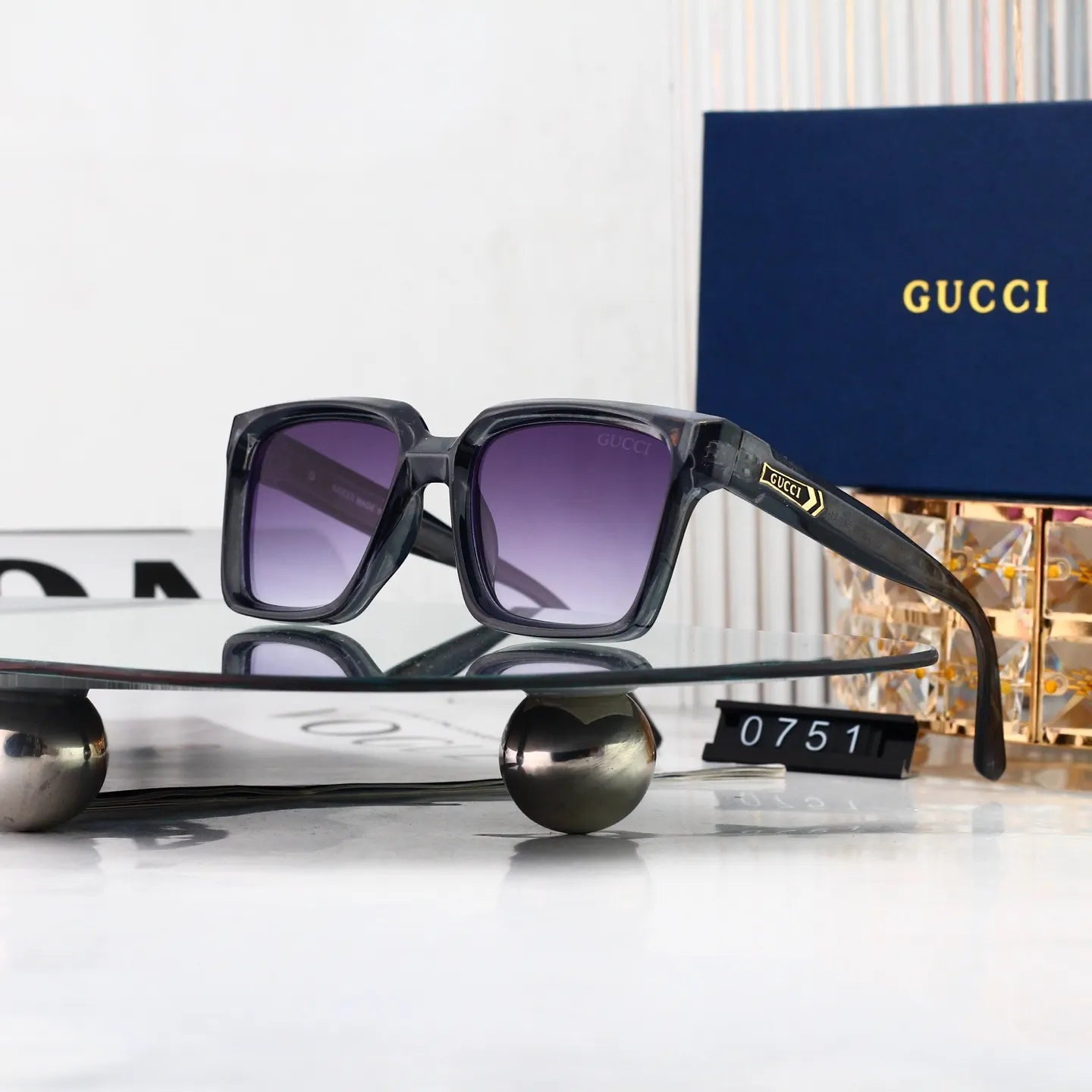 Clean Square Frame Sunglasses