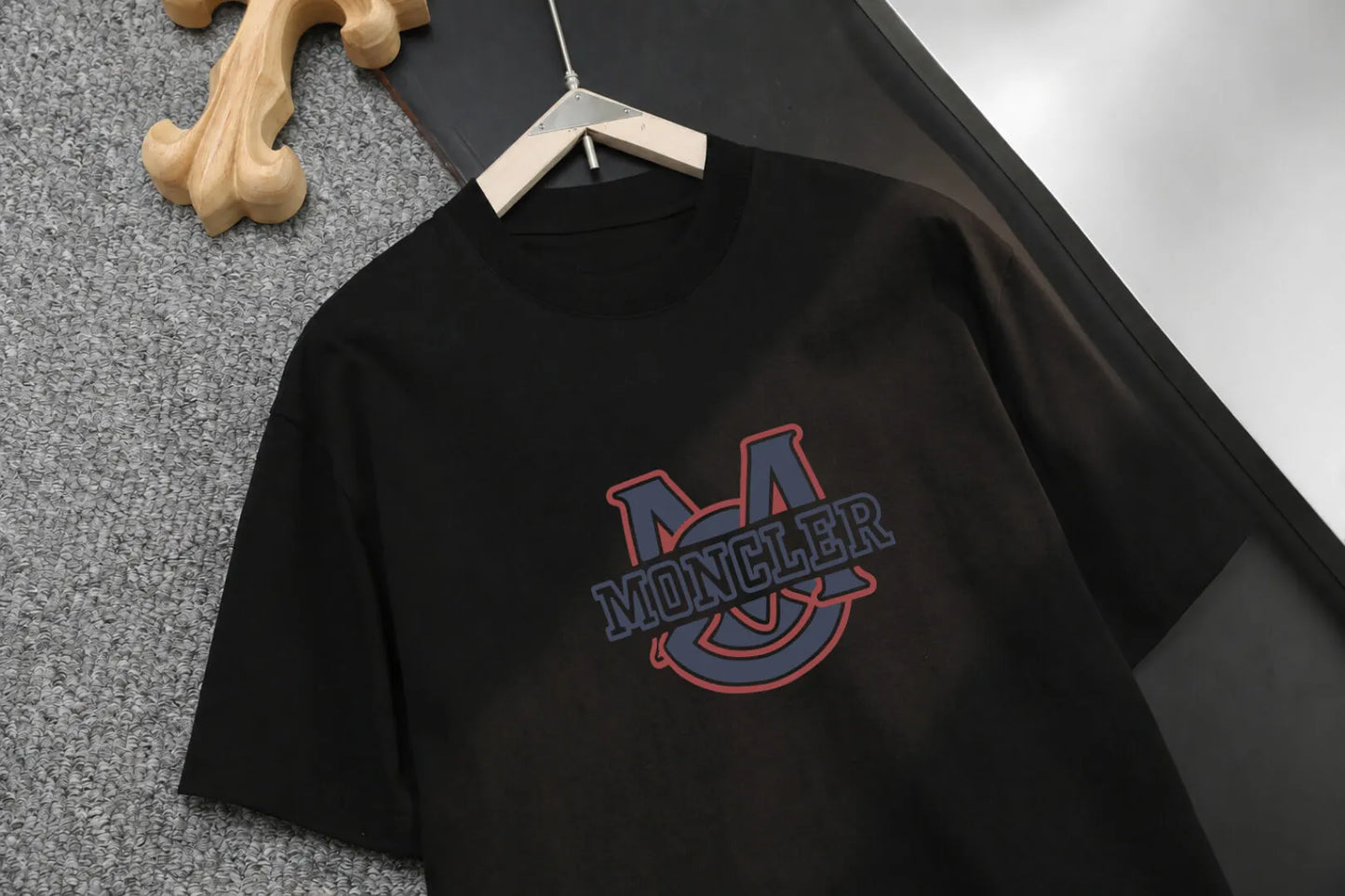 Color‑Block Ring Badge Logo Crew Neck T‑shirt