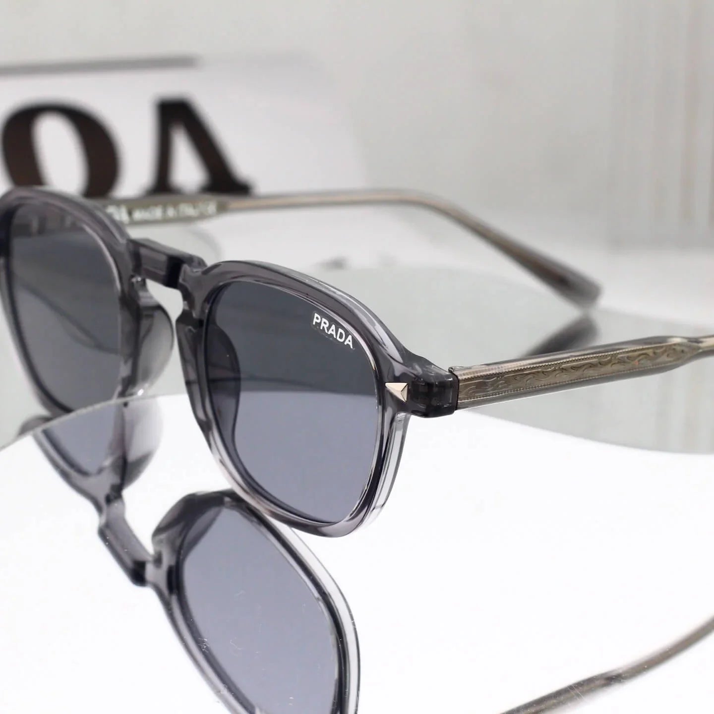 Unisex Minimalist Round Sunglasses
