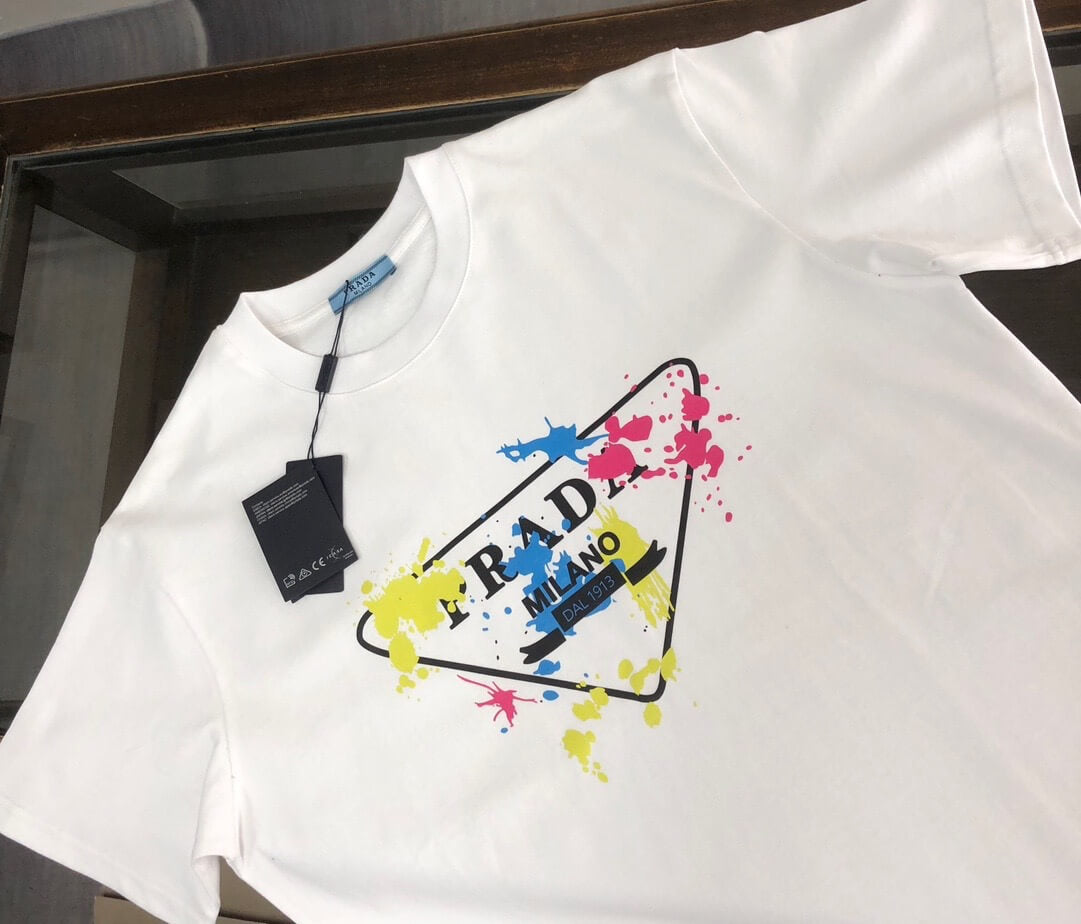 Triangle Spray Paint Print T-shirt