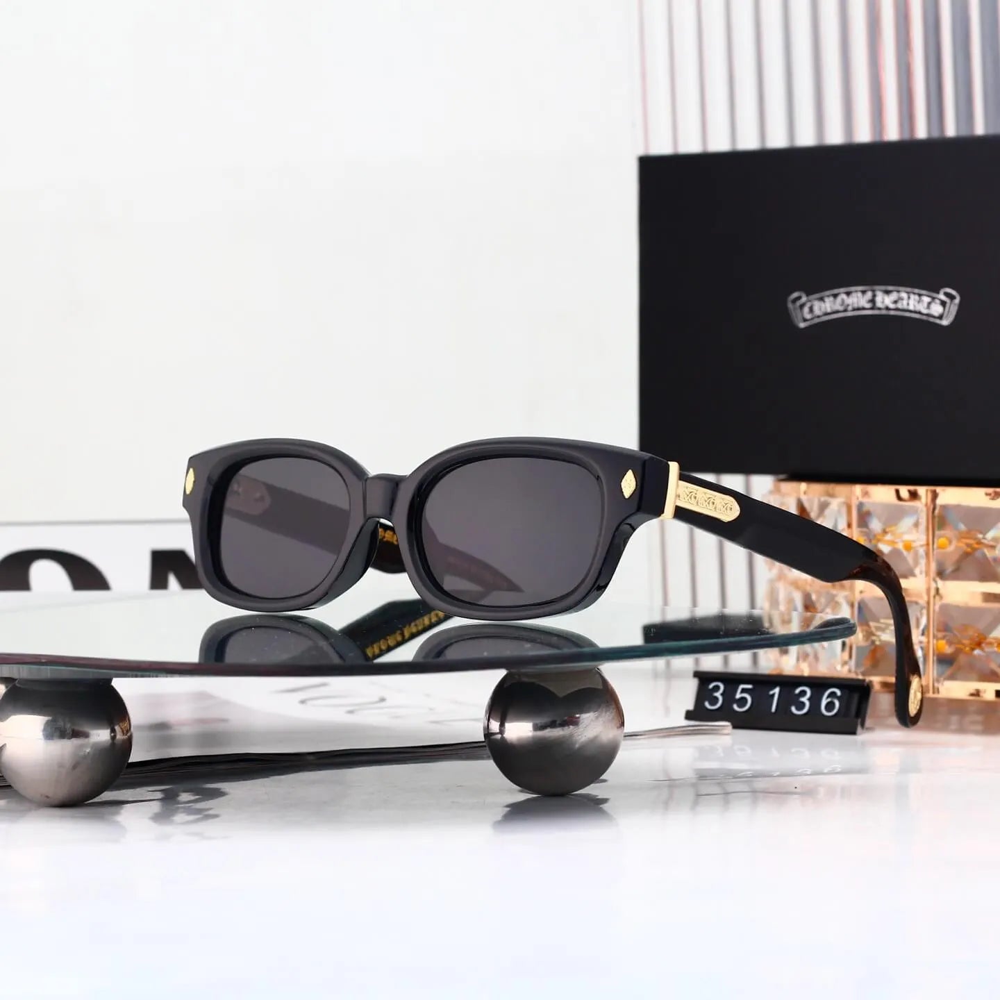 Classic Rivet Decor Rectangle Sunglasses