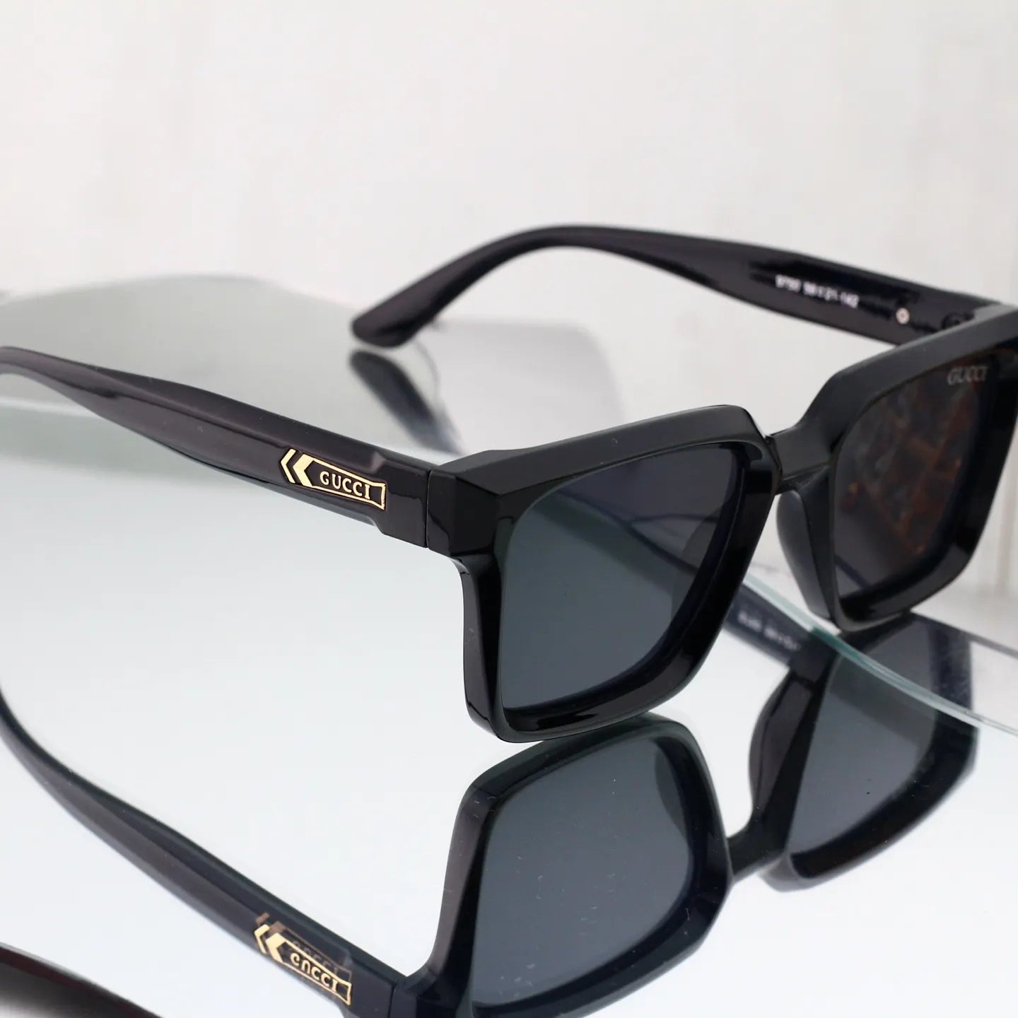 Clean Square Frame Sunglasses