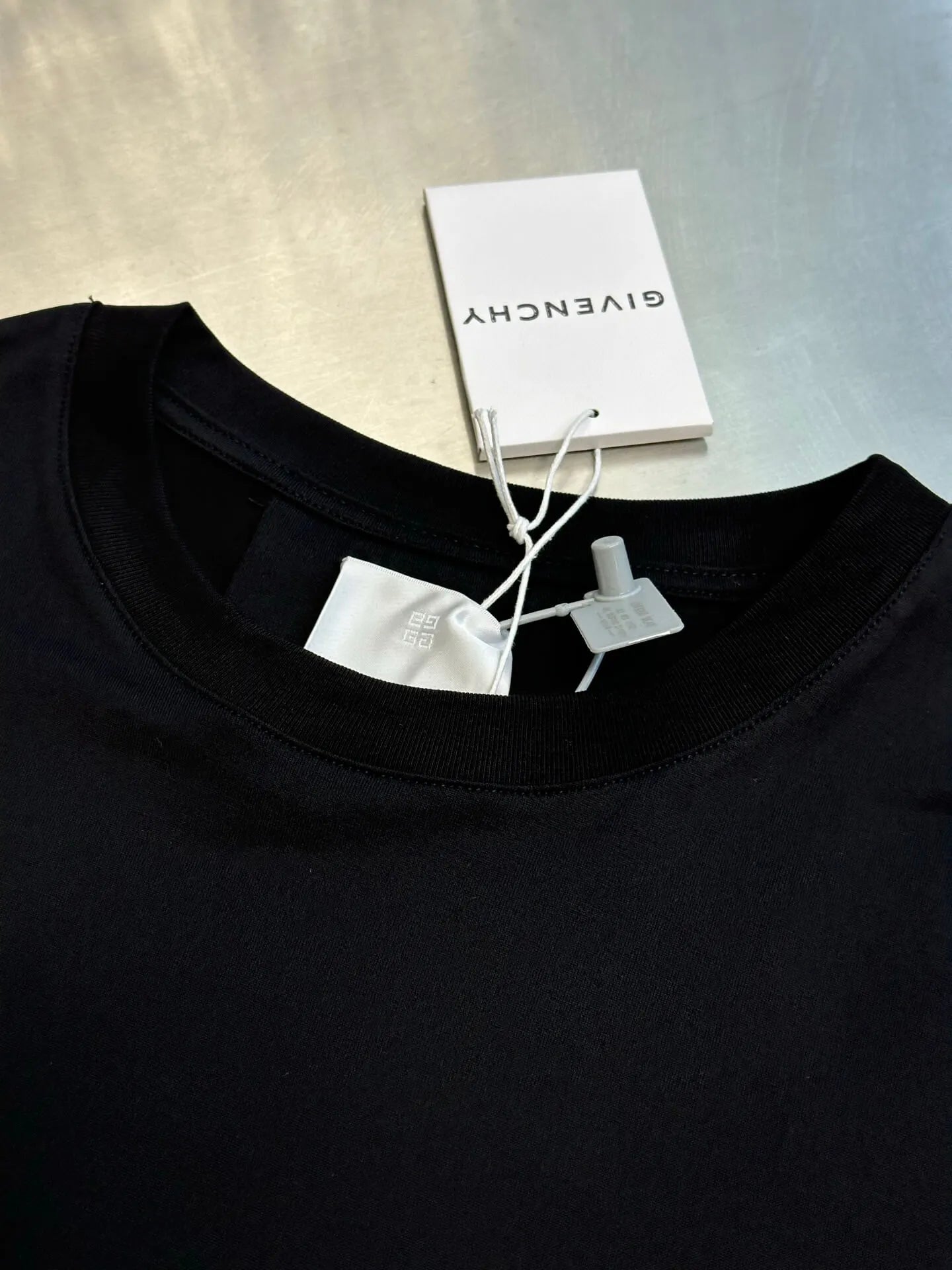 Minimalist Reverse Letter Print T-Shirt