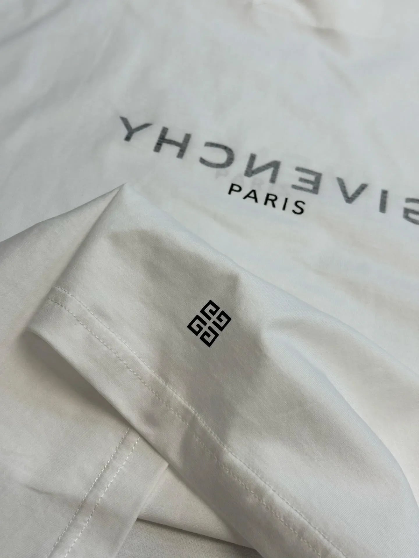 Minimalist Reverse Letter Print T-Shirt