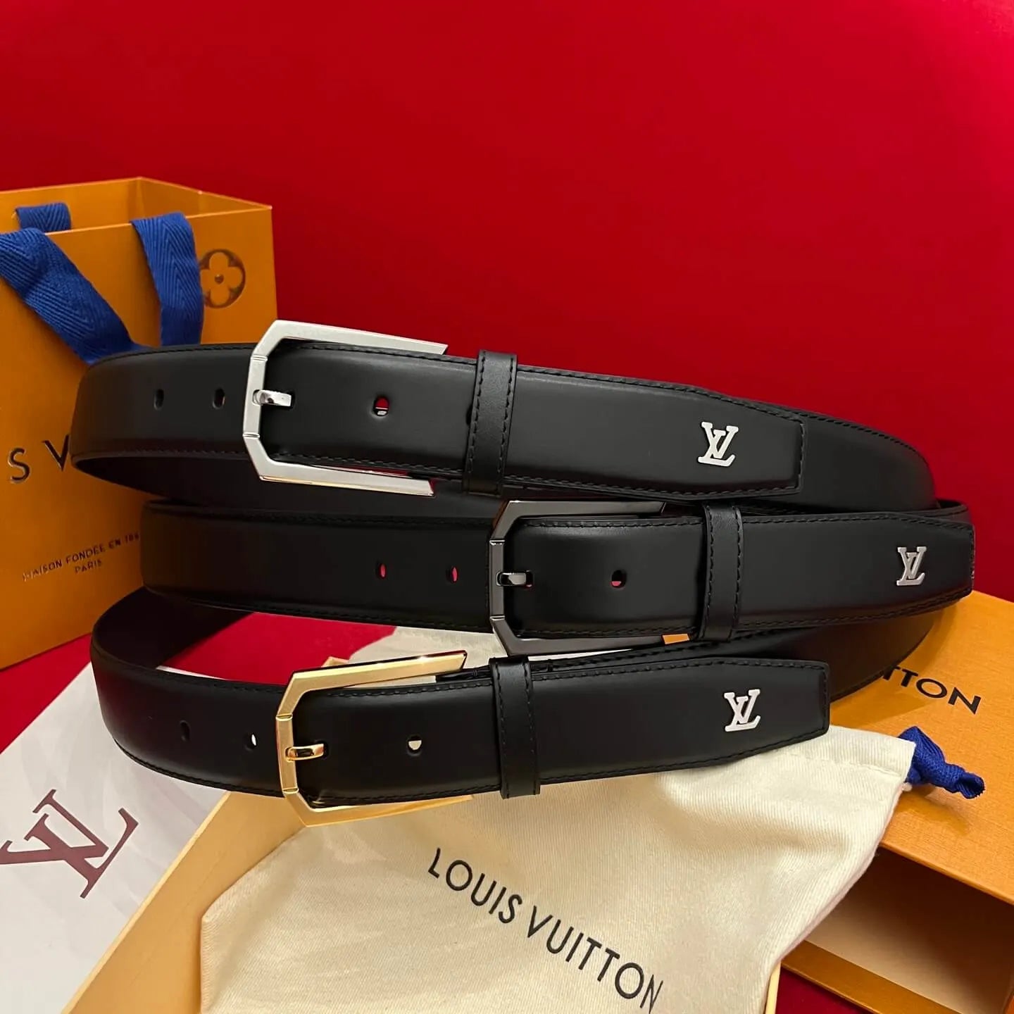 Classic Solid-Color Belt with Metal Accents