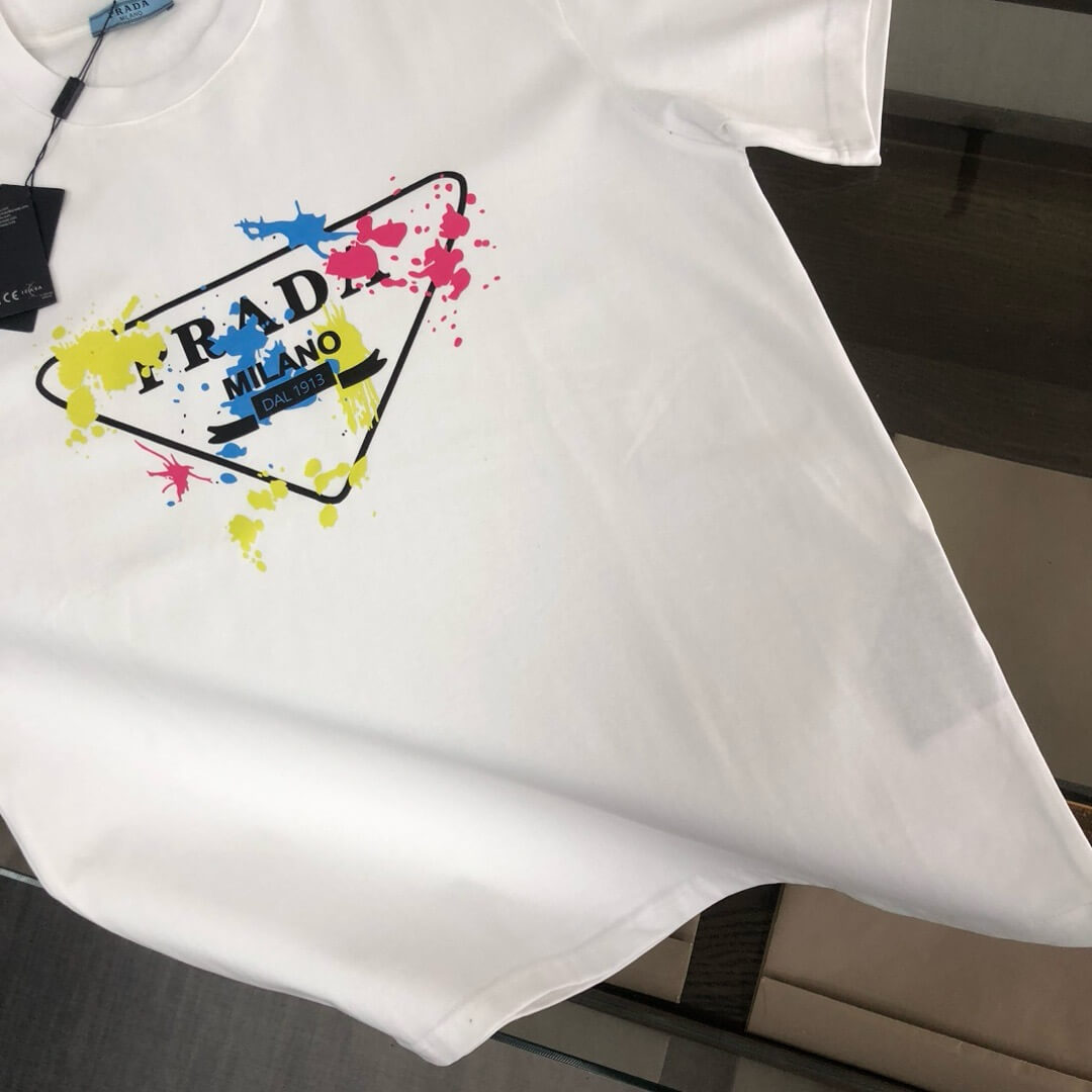 Triangle Spray Paint Print T-shirt