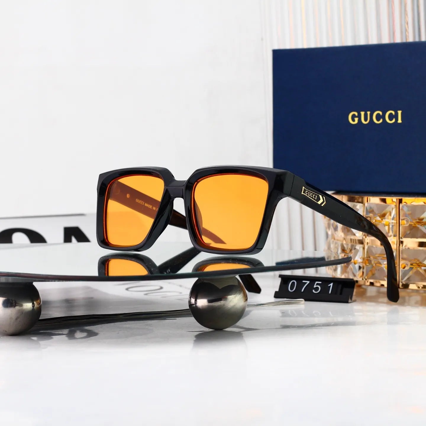Clean Square Frame Sunglasses