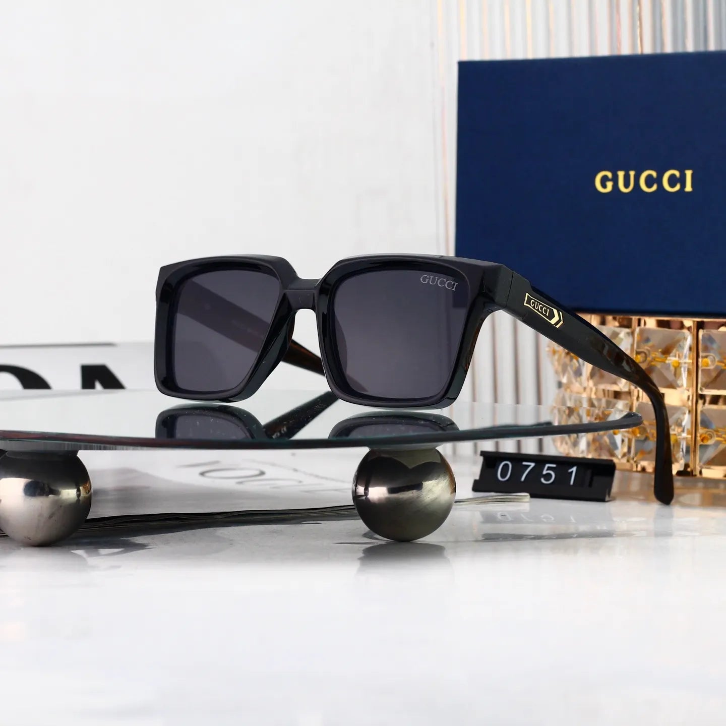 Clean Square Frame Sunglasses
