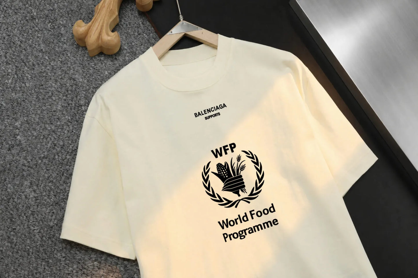 Laurel Badge Letter Short‑Sleeve T-shirt