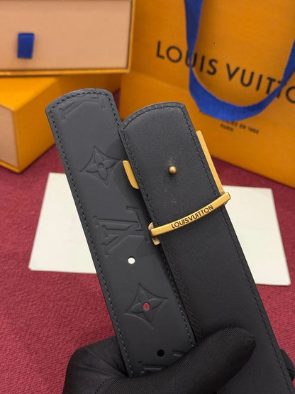 Street‑Style Belt With Classic Elements